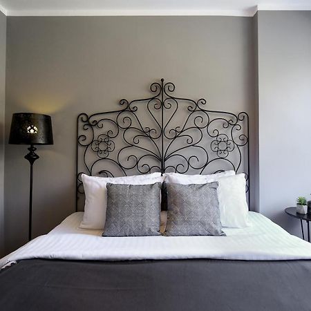 Captivating Old Town Apartment Bucarest Esterno foto