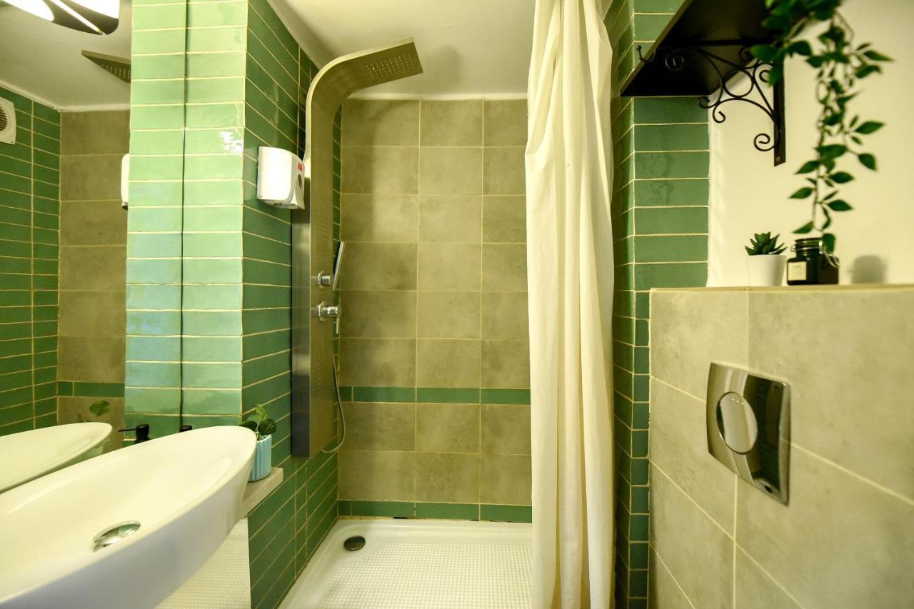 Captivating Old Town Apartment Bucarest Esterno foto
