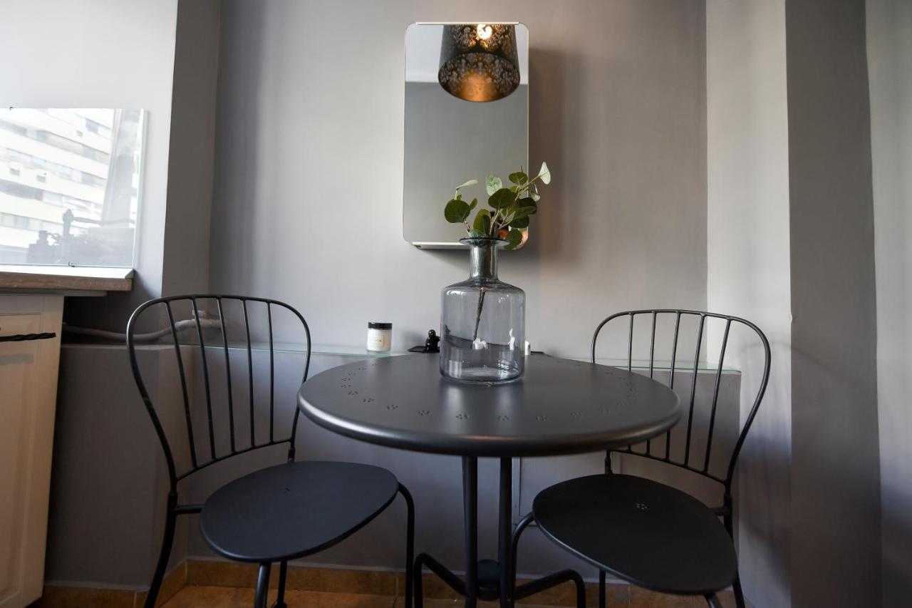 Captivating Old Town Apartment Bucarest Esterno foto