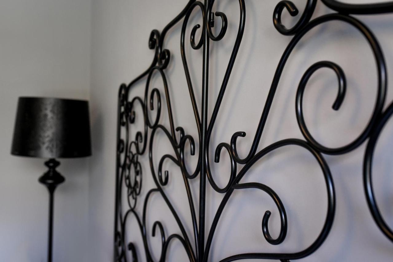 Captivating Old Town Apartment Bucarest Esterno foto