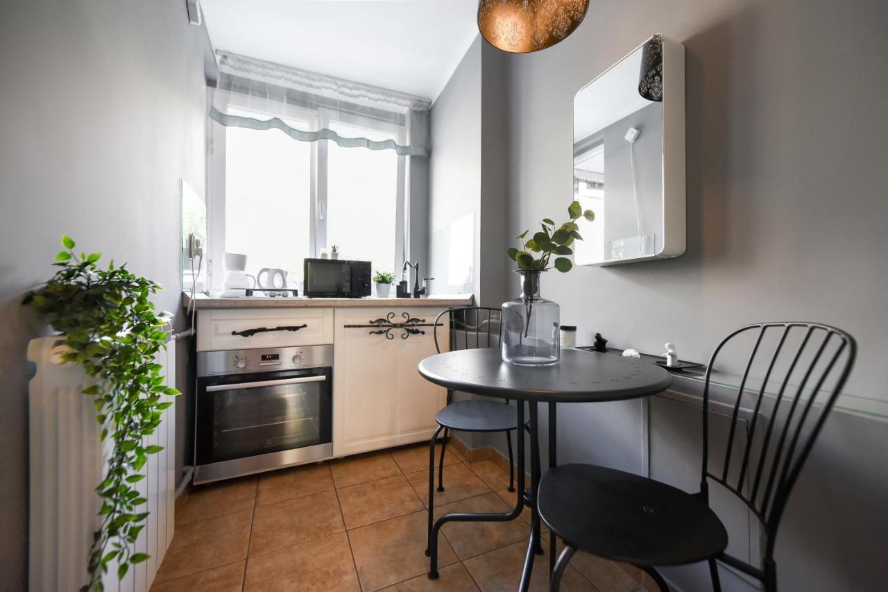 Captivating Old Town Apartment Bucarest Esterno foto
